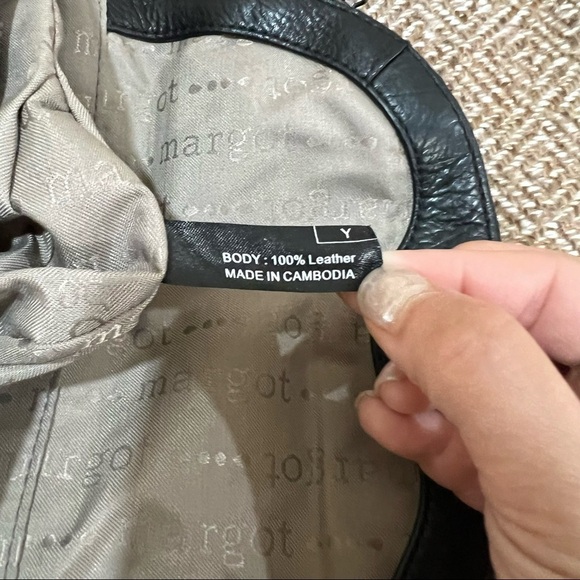 Margot Black Genuine Leather Crossbody Shoulder Bag Small Zip Closure Pockets - Picture 9 of 12